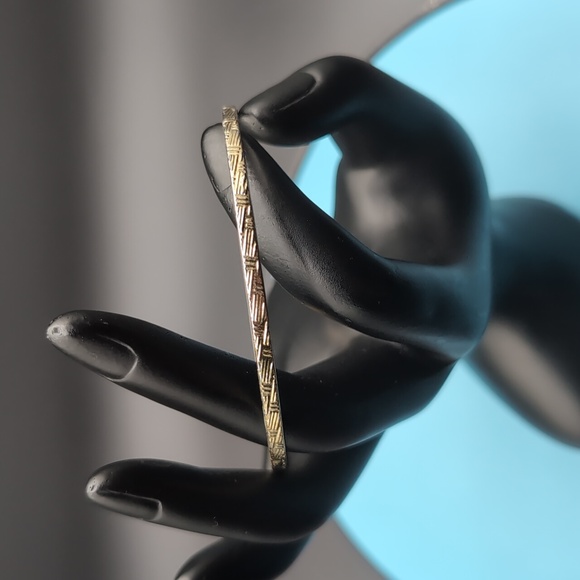 💵2/$10Bundle and Save💵 Gold Toned Textured Bangle Jingle Bracelet - Picture 1 of 7